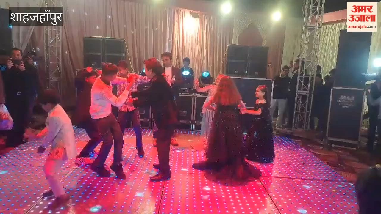 Rajpal Yadav danced on DJ at his nieces wedding