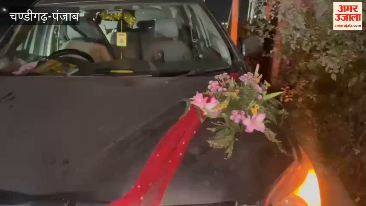 फगवाड़ा में नशे में धुत चालक की कार खंबे से टकराई