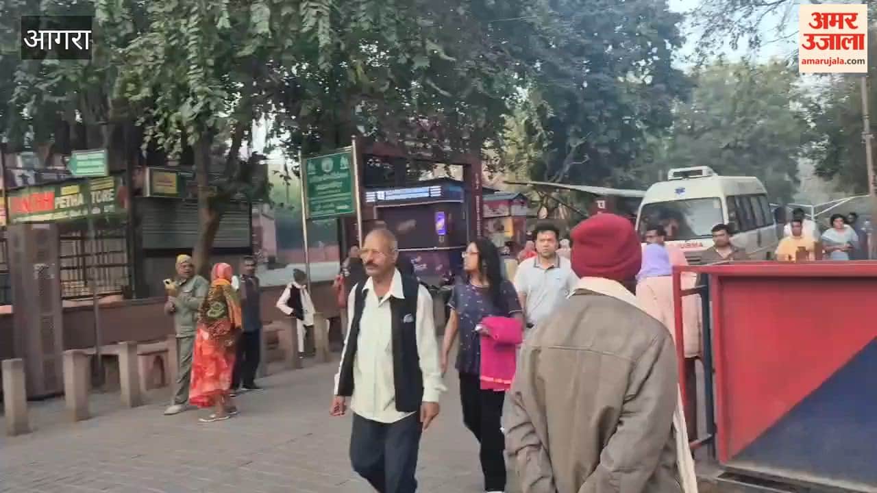 Tourist from West Bengal falls from stairs at Taj Mahal in agra