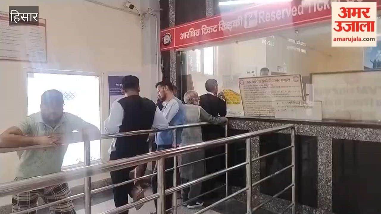 Crowds increased in long distance trains on the occasion of Holi