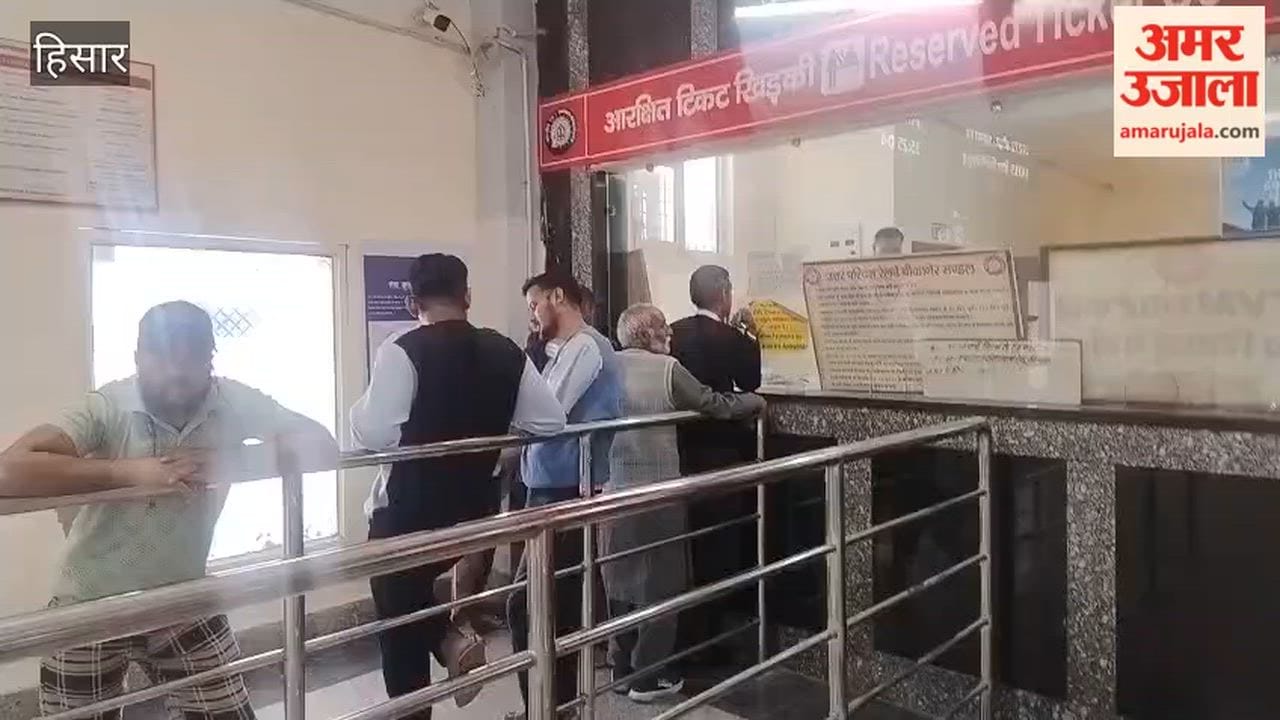 Crowds increased in long distance trains on the occasion of Holi