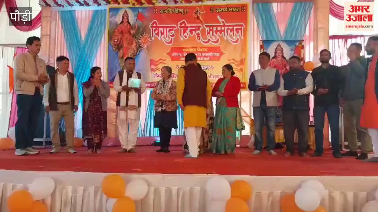 Srinagar: A massive Hindu convention was organized in Uflda, with Mayor Aarti Bhandari also attending