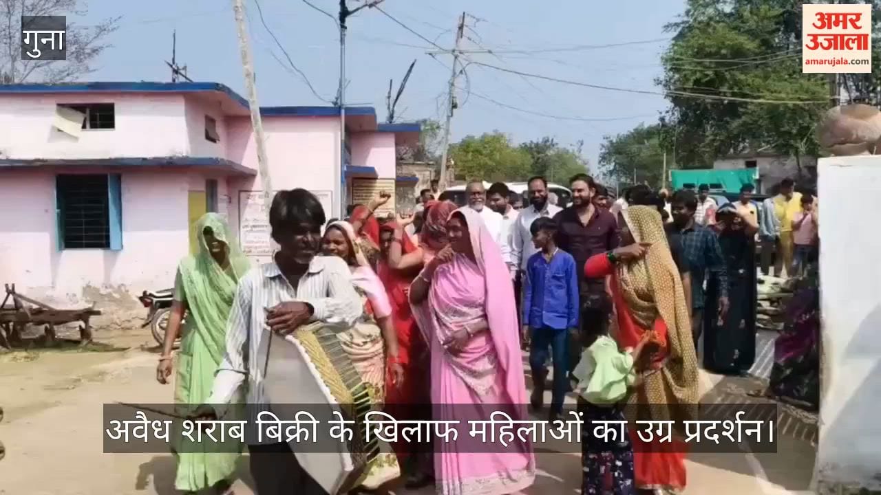 Women on the streets to protest against the sale of liquor