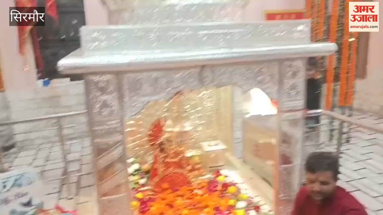 Sirmour Hundreds of people took prasad in the bhandara organized at Kalisthan temple