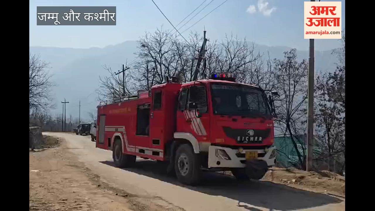 Vehicle Carrying Dry Grass Gutted in Flames in Panzin Kangan