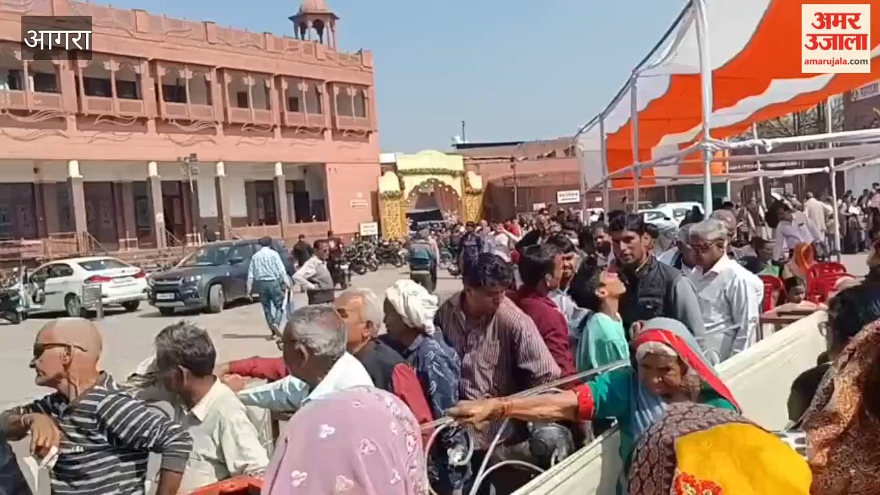 Crowds gathered at health camp in agra