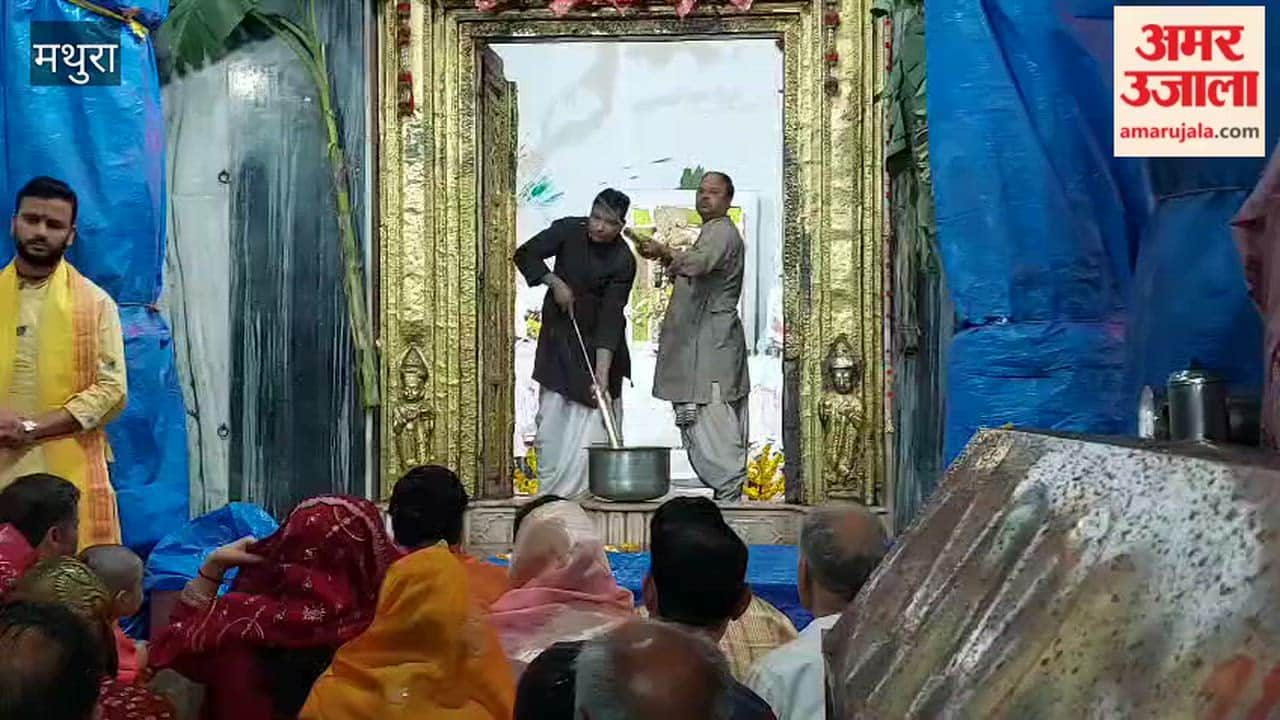 Golden and Silver Pichkaris Drench Devotees as Dwarkadhish Maharaj Celebrates Holi