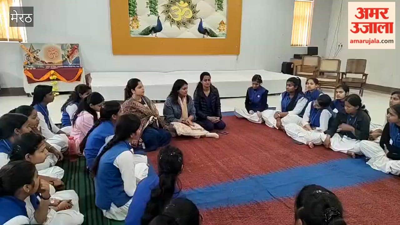 Meerut: Discussion on women's issues in Kanohar Lal Post Graduate Women's College