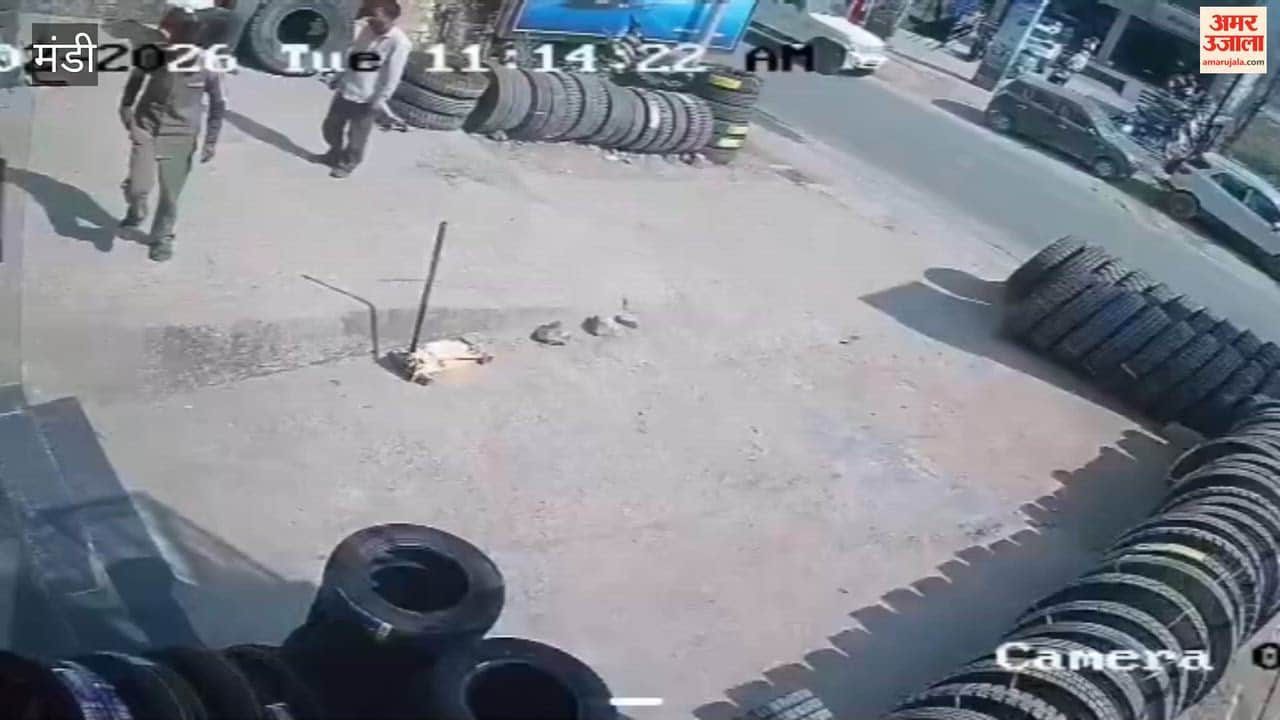 Mandi The havoc of high speed, the mistake of the jeep driver, and an accident happened, live accident captured on CCTV