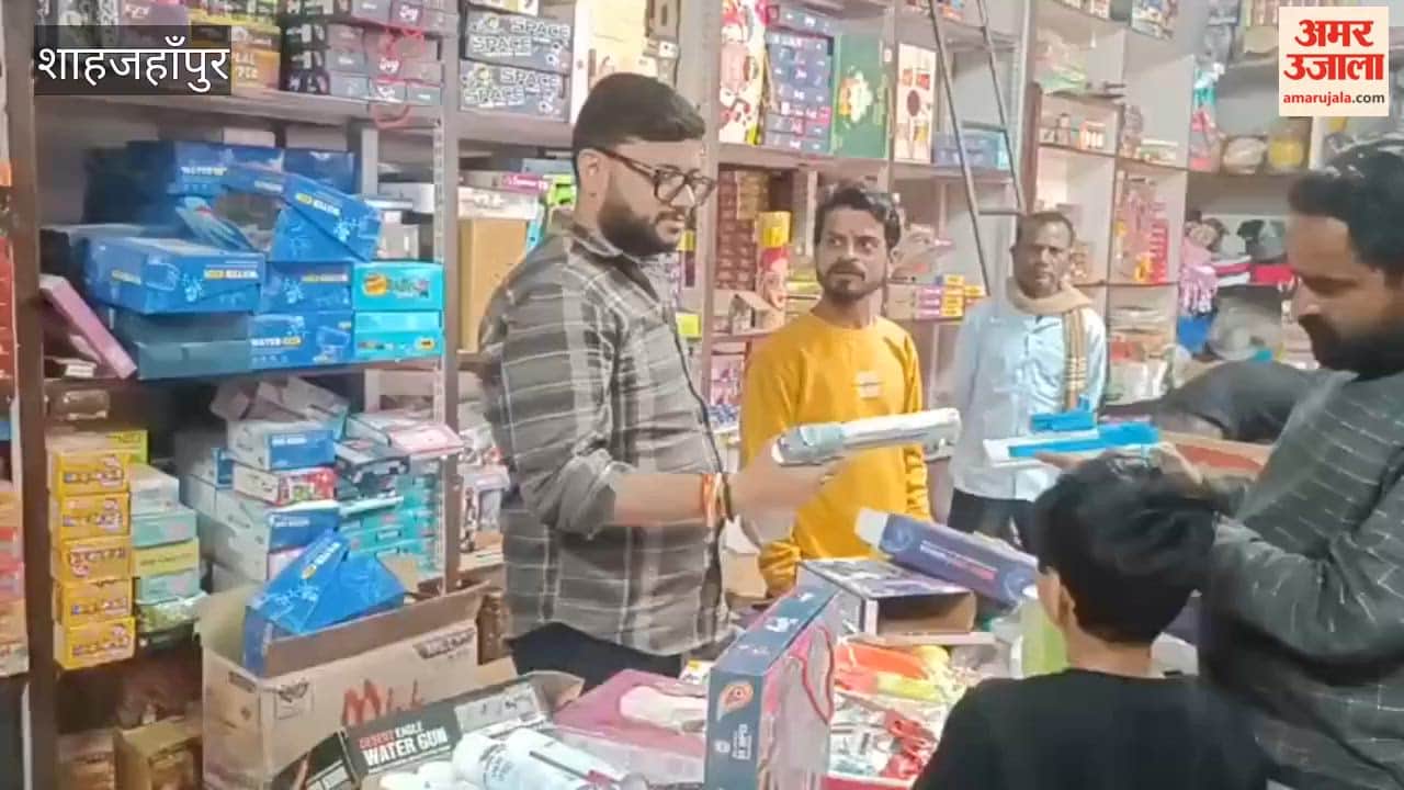 Holi celebrations have taken over the market in Shahjahanpur