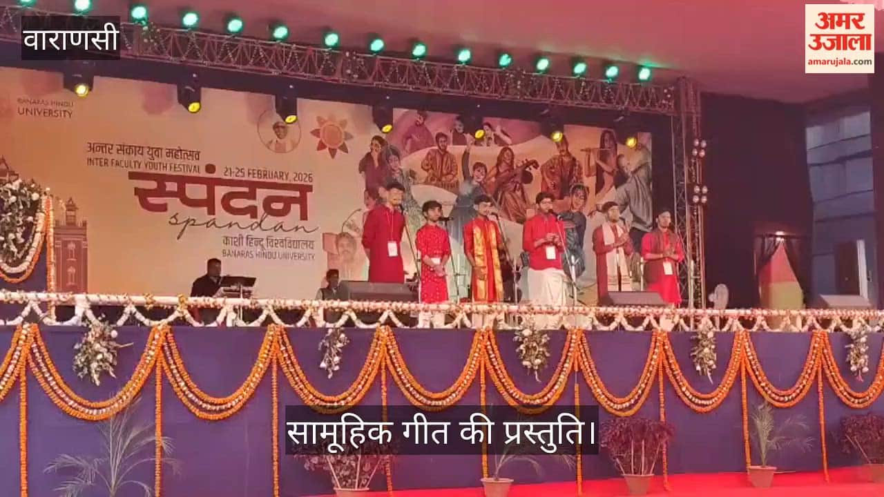 Group song presentation on Holi in the Masana played at BHU Spandan