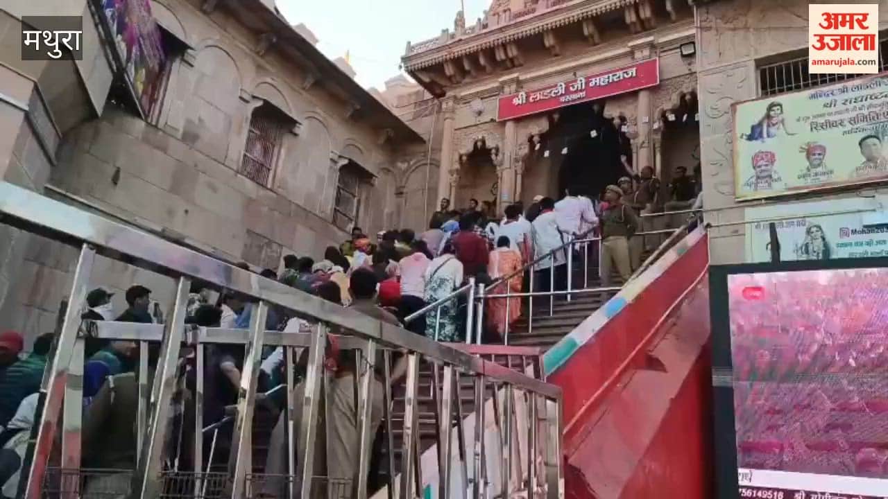 laddu mar holi celebrtaion in barsana in mathura