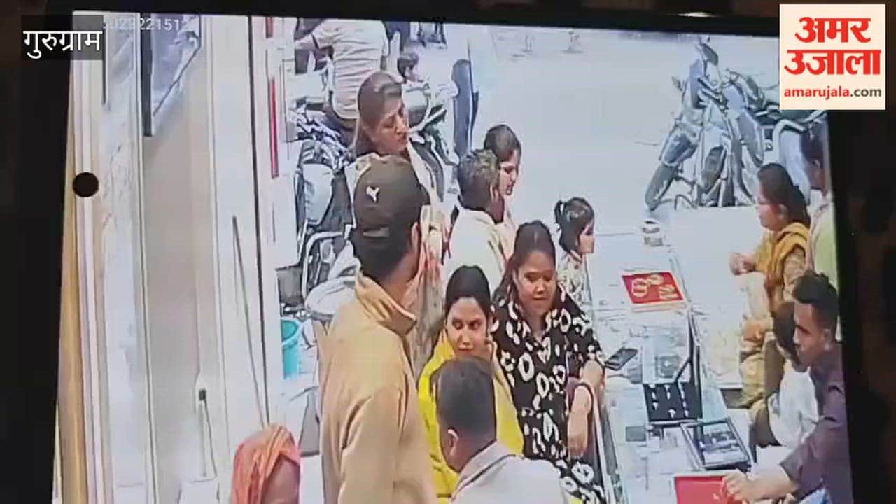 Video of gold bracelet stolen from Agarwal Jewelery in Faridabad