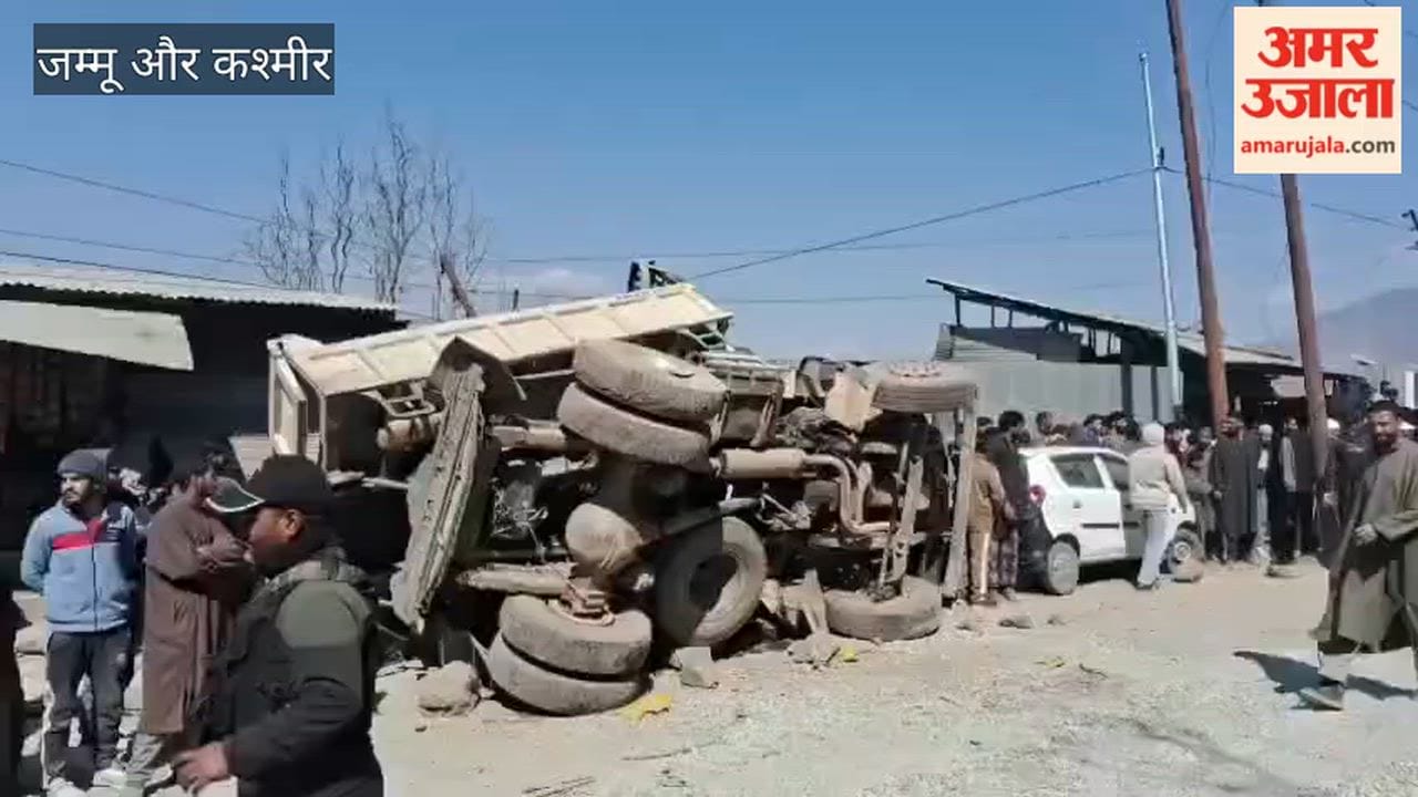 Man injured after tipper turns turtle in Bandipora