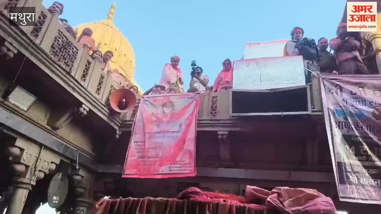 Laddu Mar Holi celebrated at Barsana in mathura