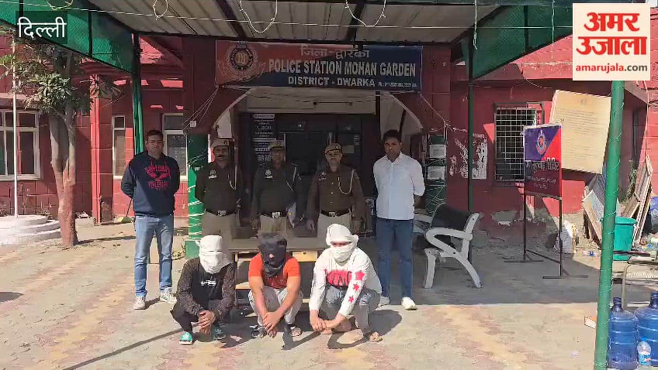 Police arrested three miscreants in case of chain robbery by beating up car rider in Mohan Garden in Delhi