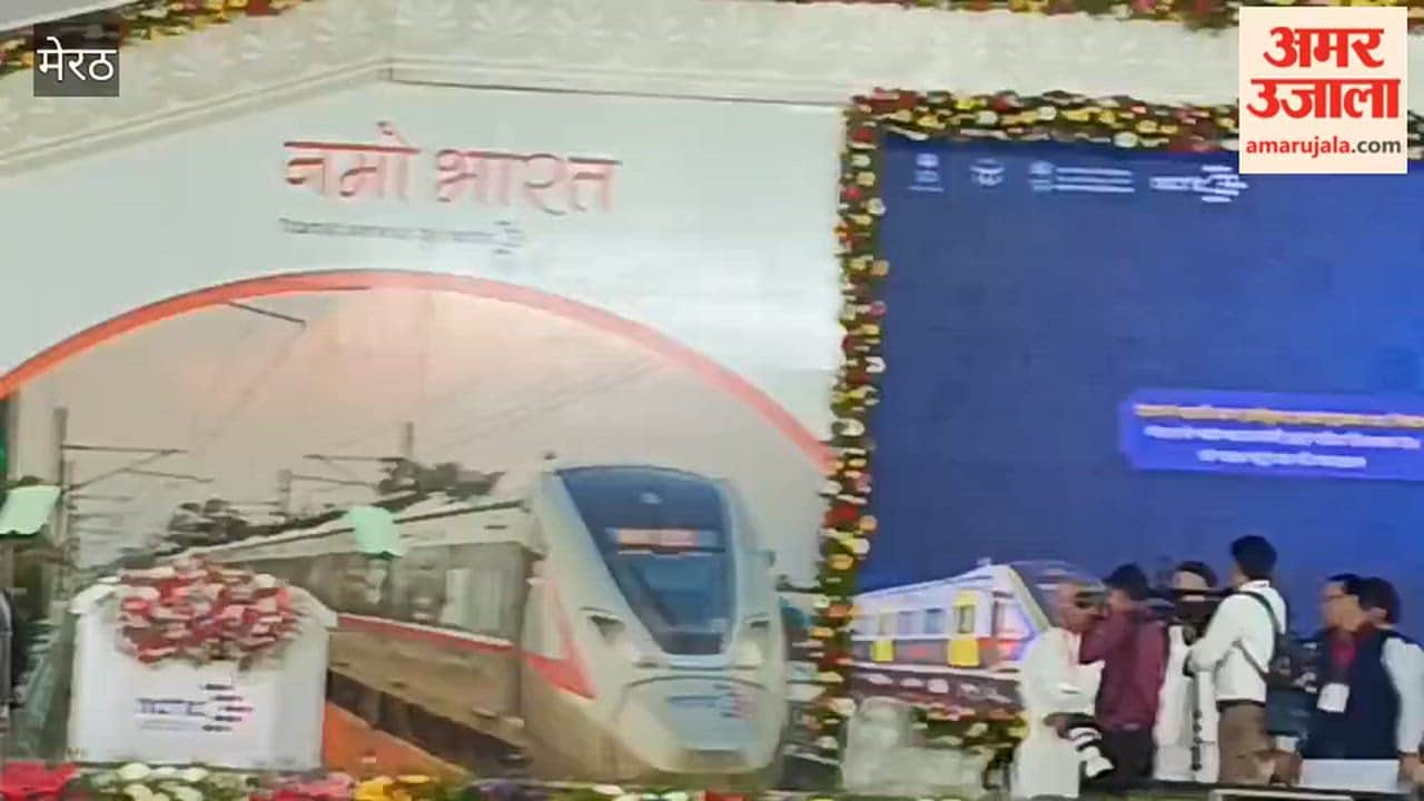 Meerut: The pandal echoed with applause as soon as PM Modi came on stage.