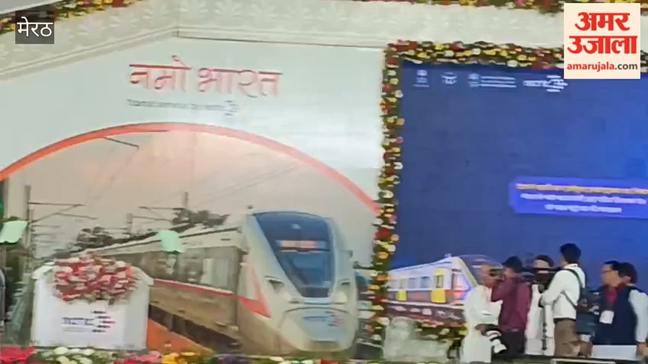 Meerut: The pandal echoed with applause as soon as PM Modi came on stage.
