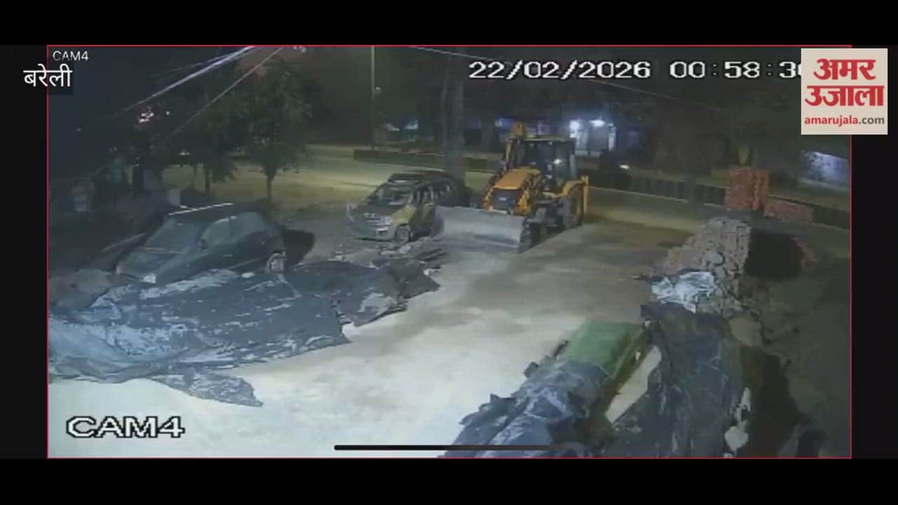 Three people died when a car collided with a tree on the road in Bareilly