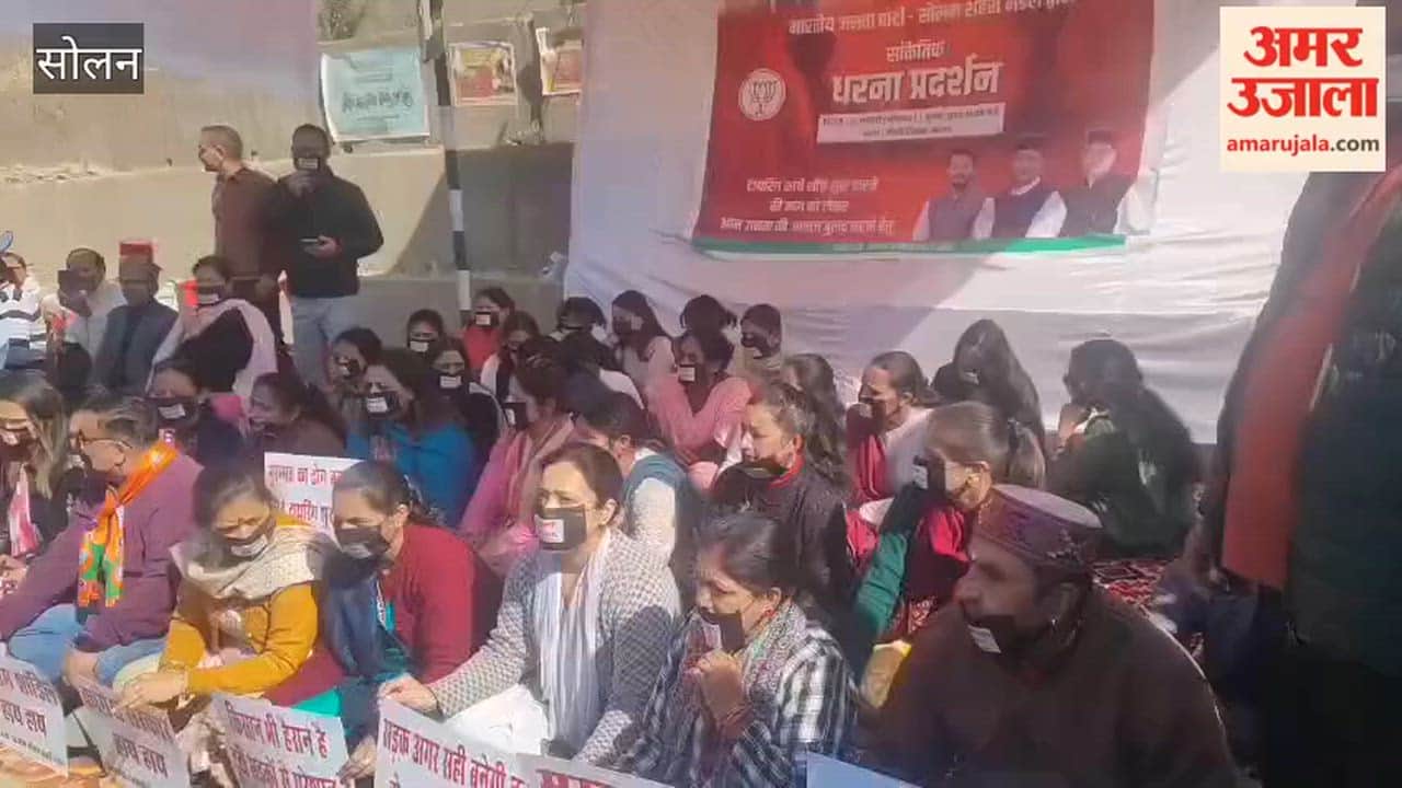 BJP protests over the poor condition of Solan Subathu road