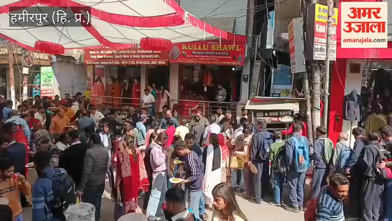 Hamirpur Organising a feast at Gandhi Chowk