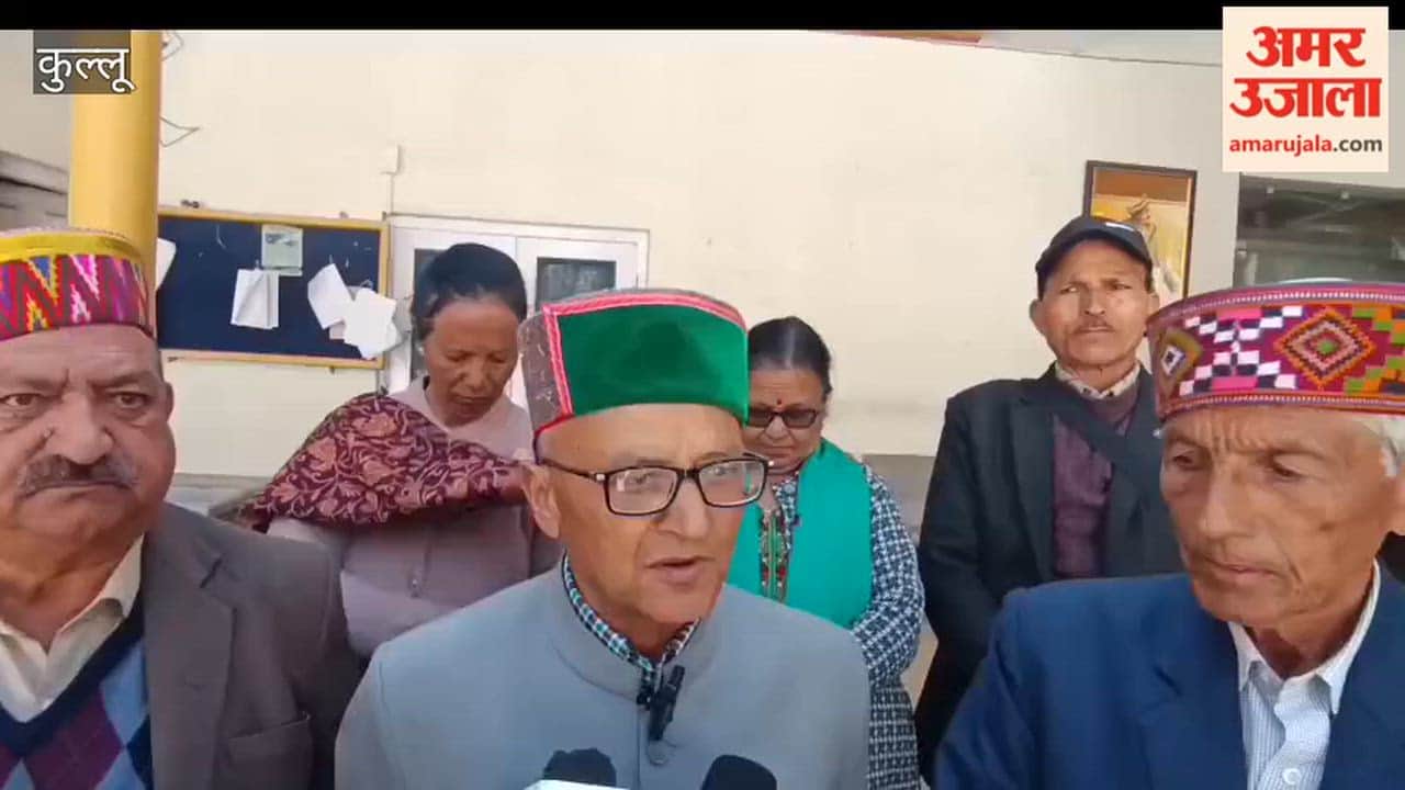 Kullu Pensioners met the Deputy Commissioner and discussed their demands