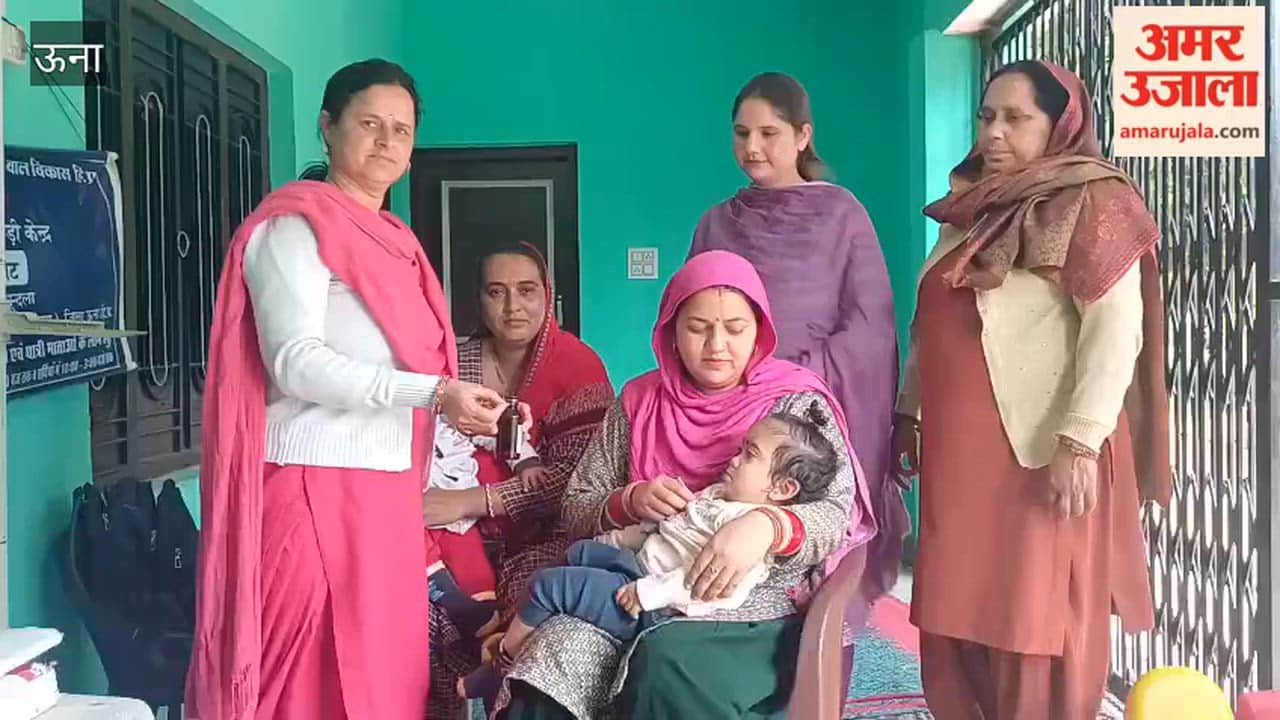 Una Albendazole and vitamin supplements were administered to children at Anganwadi centres Bot and Chilli