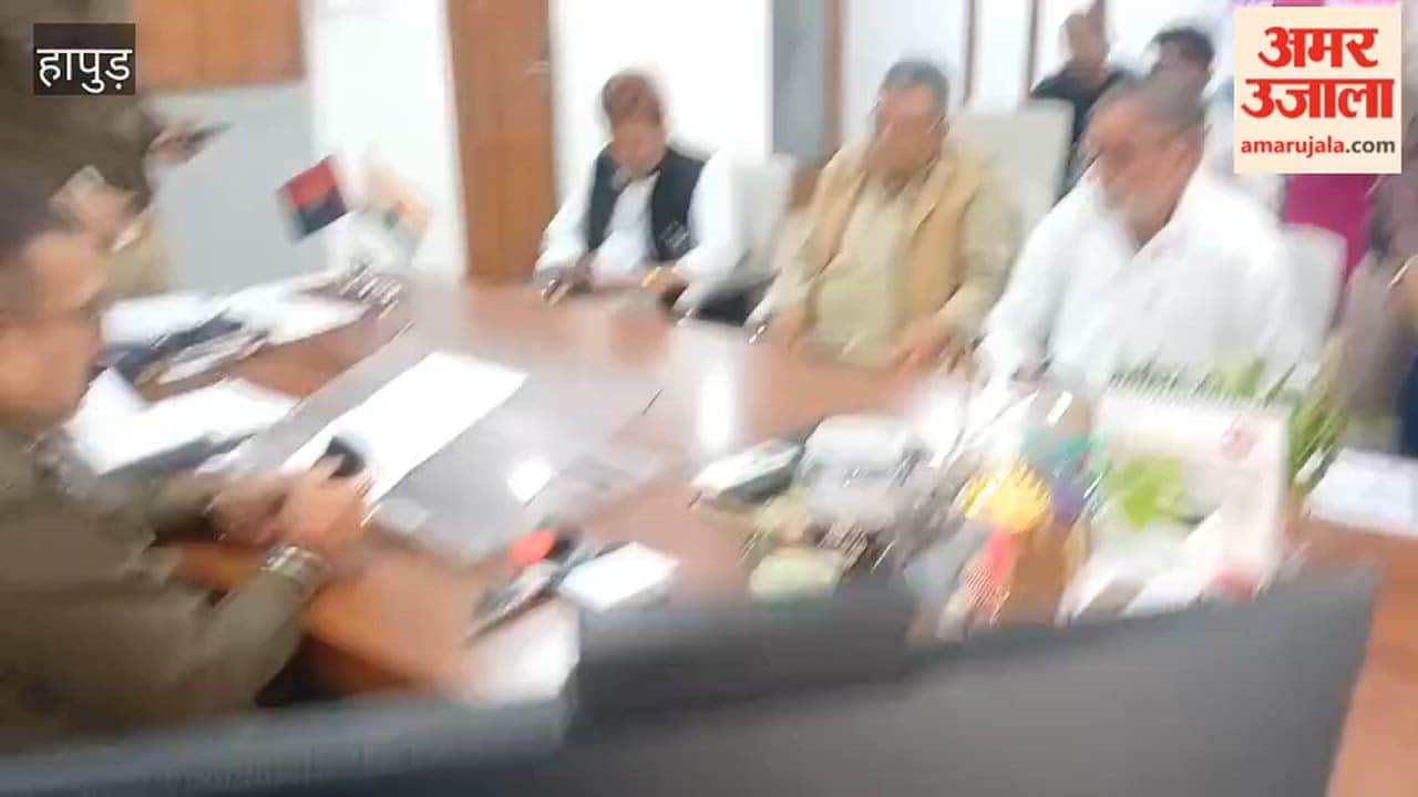 Crowd of people gathered in public hearing held in Hapur