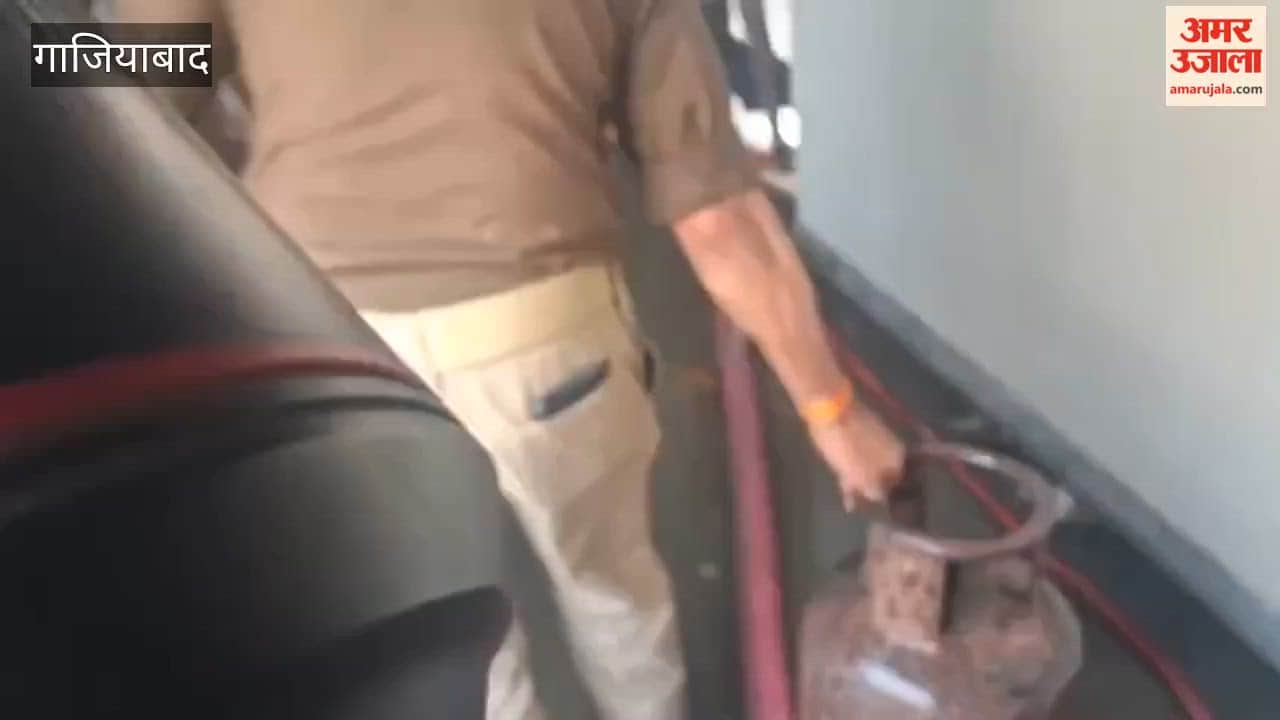 Fire broke out in a flat in Govardhan Apartment located in Kaushambi police station area