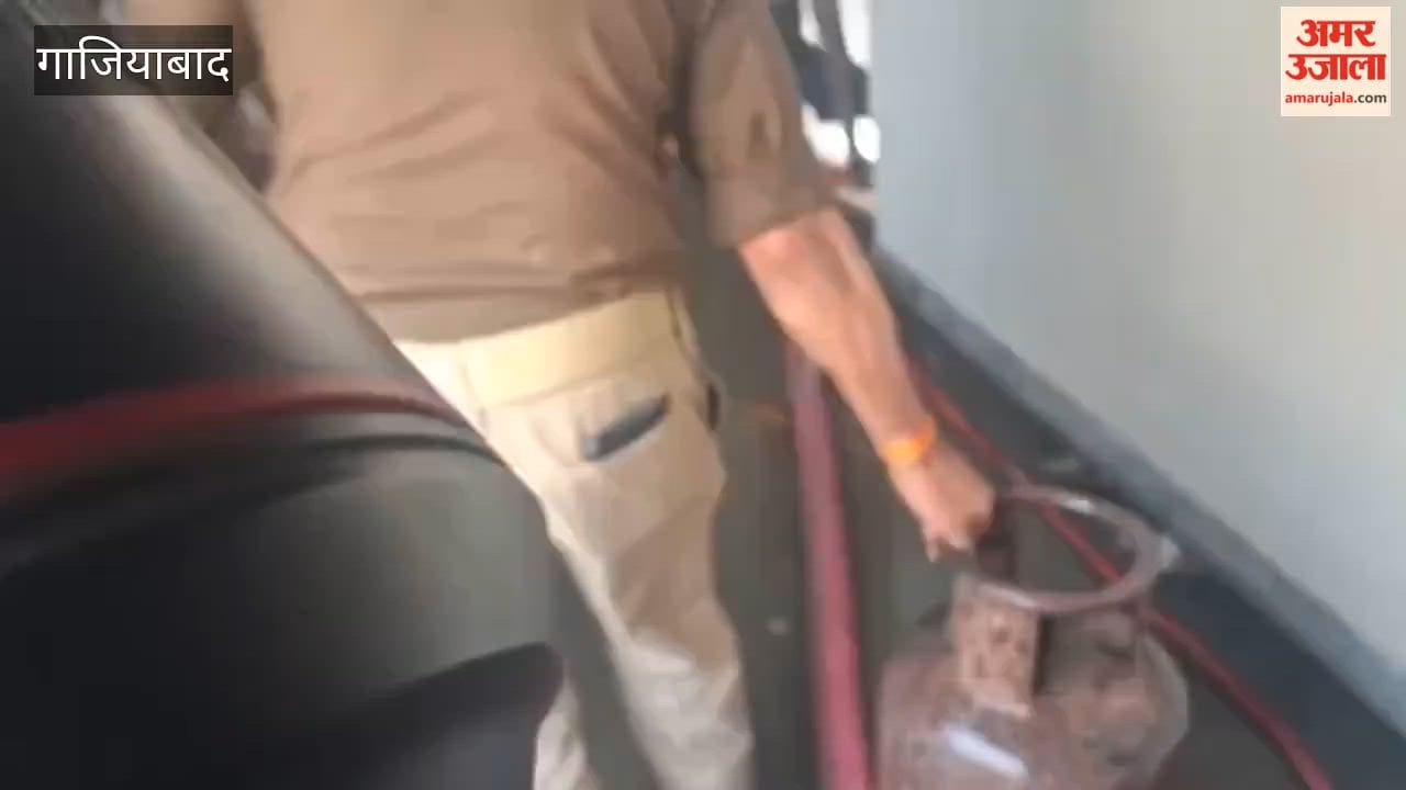 Fire broke out in a flat in Govardhan Apartment located in Kaushambi police station area