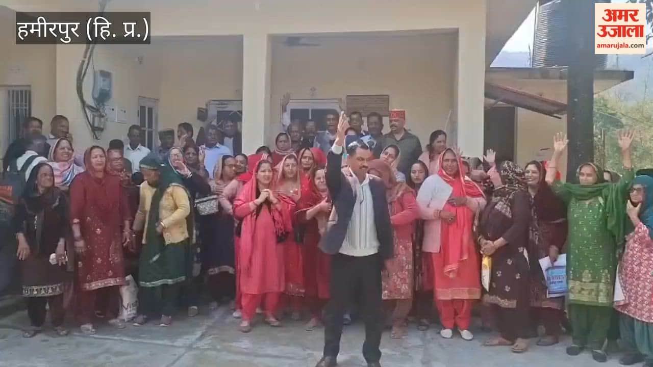 Hamirpur Sloganeering in Dhaneta against smart electricity meters, people from three panchayats took out a rally in protest