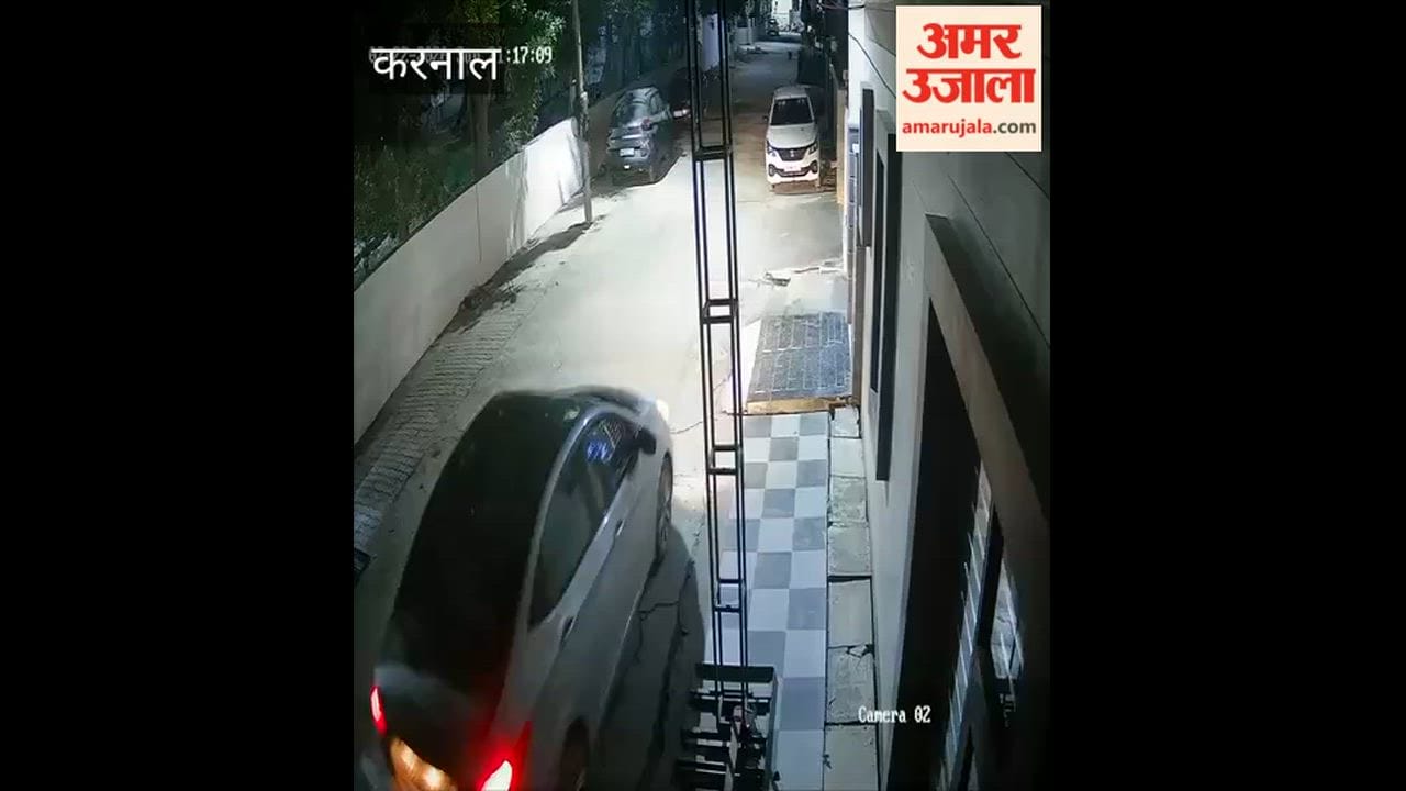 The man who came in the car tried to break the lock of the house.
