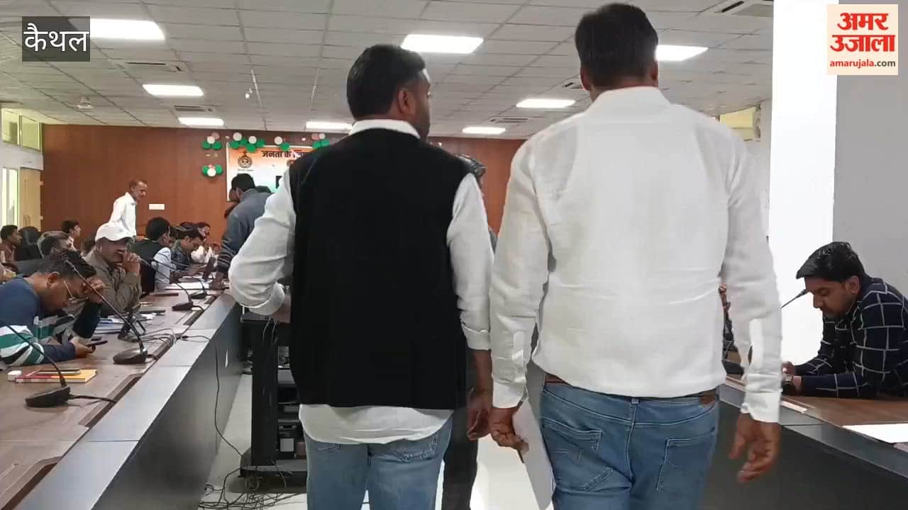 The Deputy Commissioner heard public problems in the solution camp