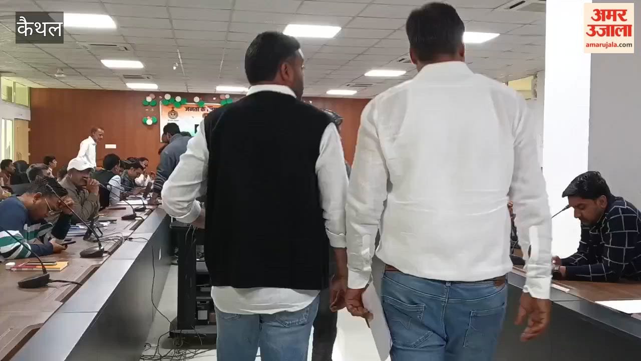 The Deputy Commissioner heard public problems in the solution camp
