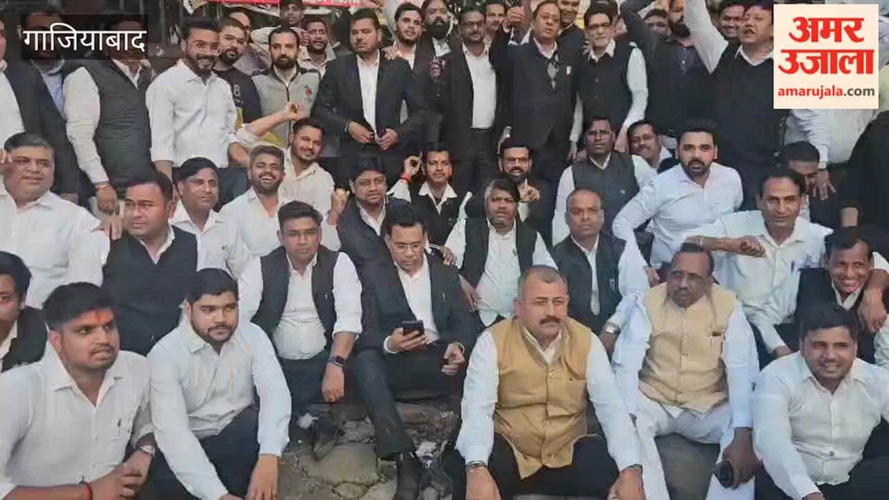 Lawyers in Ghaziabad shut down tehsils and demanded transfers