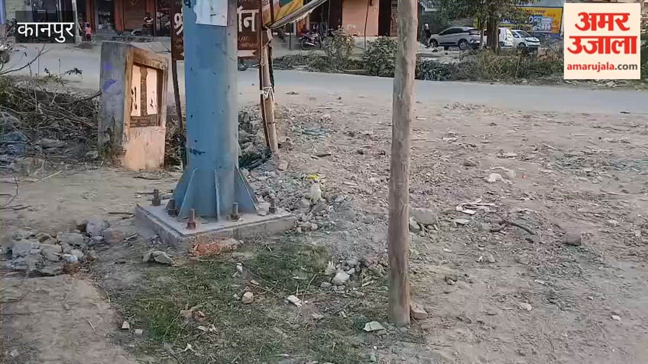 Debris dumped on the sunken road at Panki Dham Station turn, creating problems for the public