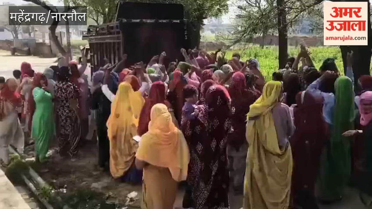 In Narnaul's Seka village, the funeral procession of a cow (bull) was taken out with DJ music.