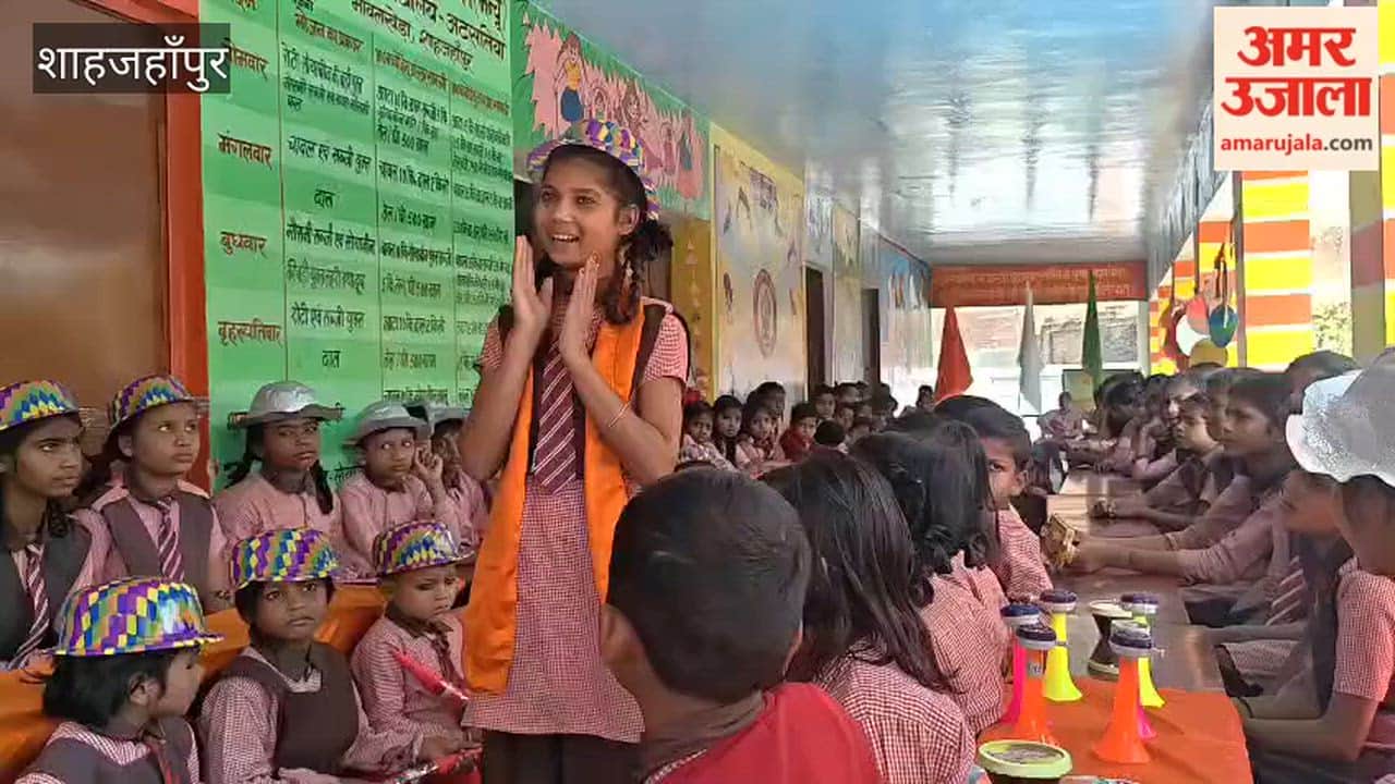 Holi was celebrated with great enthusiasm in the composite school in Shahjahanpur