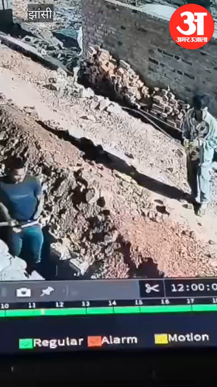 युवक के ऊपर पटका पत्थर और डंडे से की पिटाई, वीडियो वायरल, झांसी की शहर कोतवाली इलाके का मामला