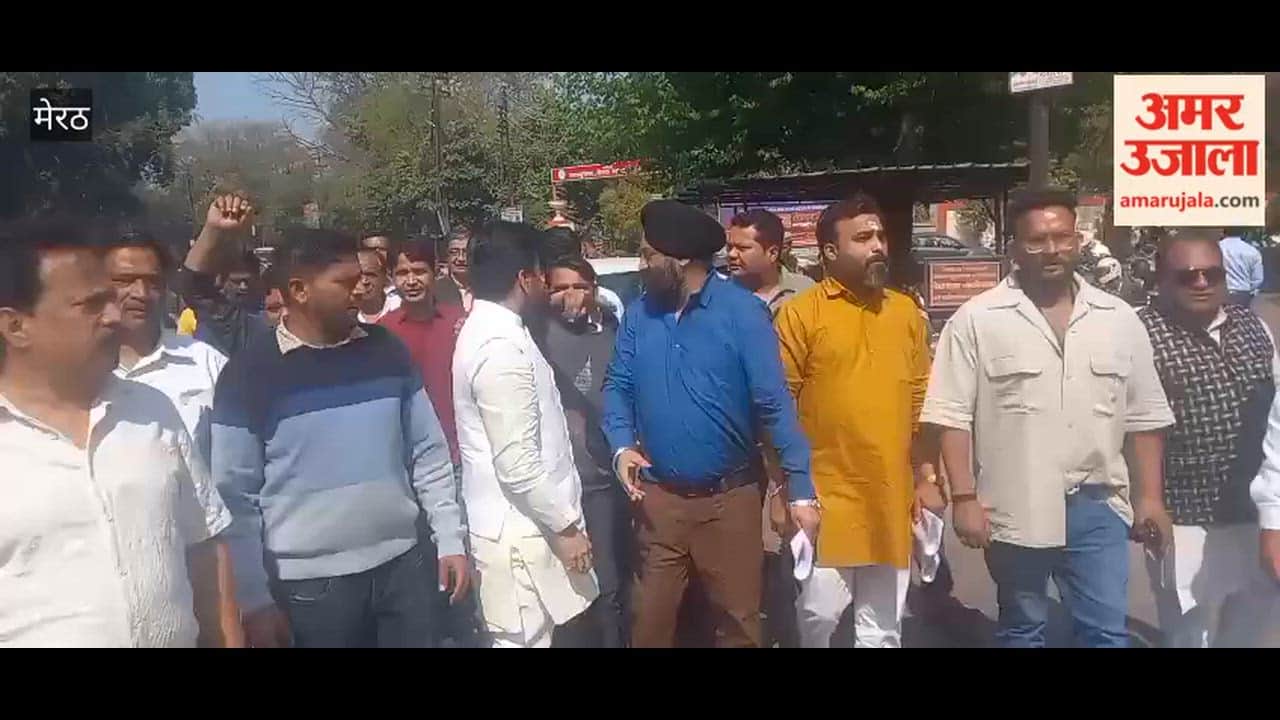 Meerut: Demonstration against demolition in Central Market