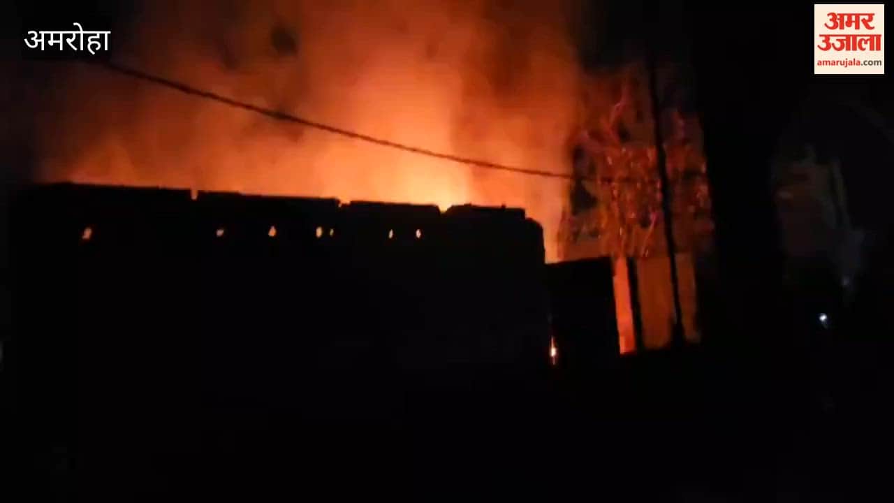 Massive fire breaks out in two cotton waste factories in Amroha, causing loss of lakhs
