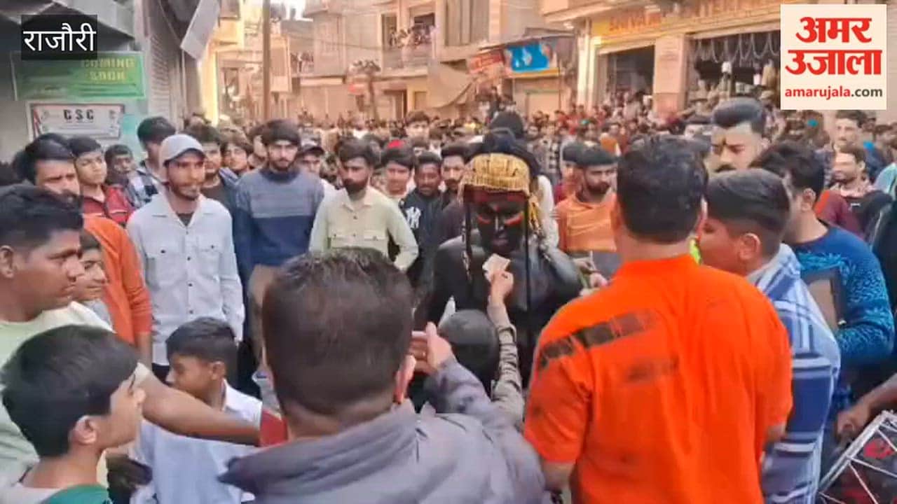 Bhairav Dev's tableau was taken out on the occasion of Holi in Rajouri, a huge crowd gathered.