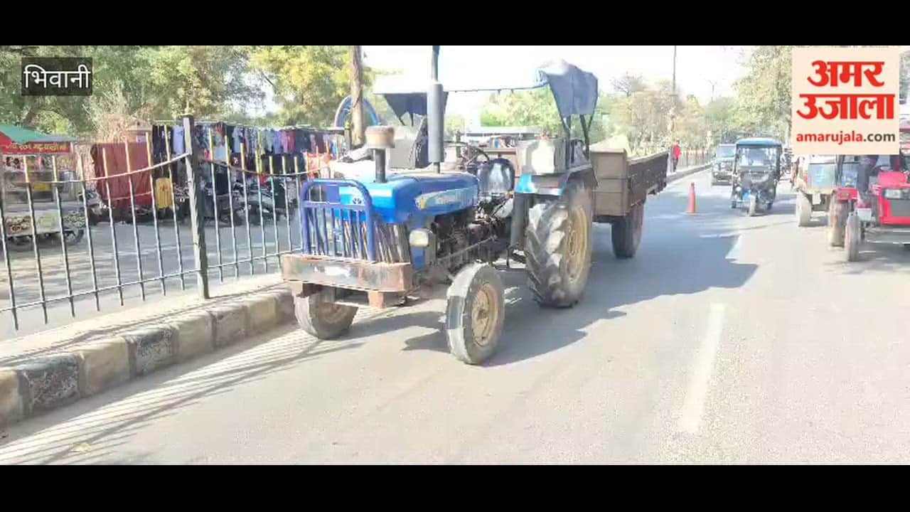 Work has begun to repair the broken railing on the divider of Circular Road in Bhiwani.