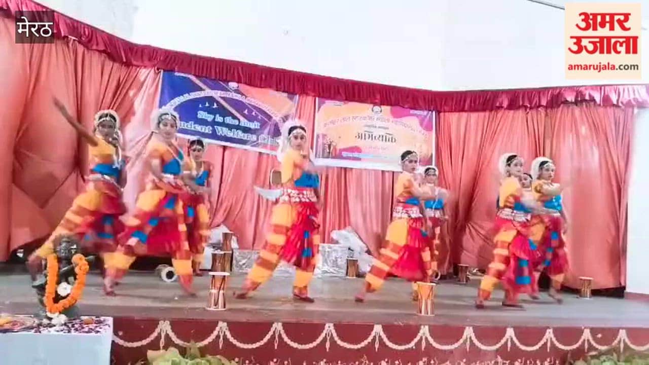 Meerut: Girls students gave presentation on Operation Sindoor in the annual function.