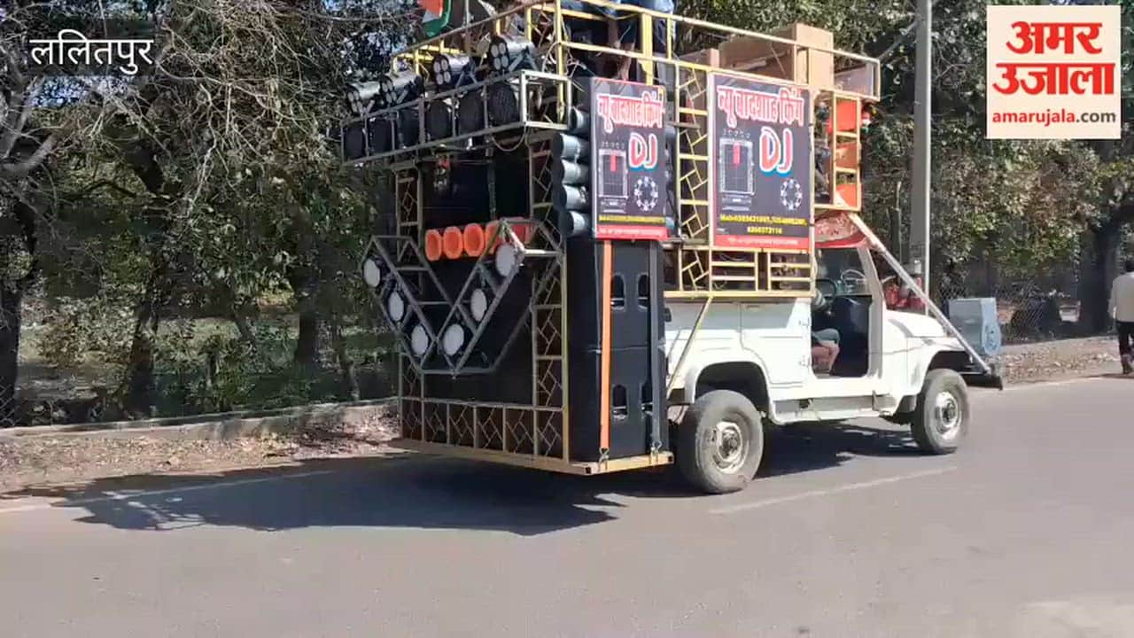 A procession was taken out in Lalitpur's Bar on the occasion of Sant Gadse's birth anniversary.