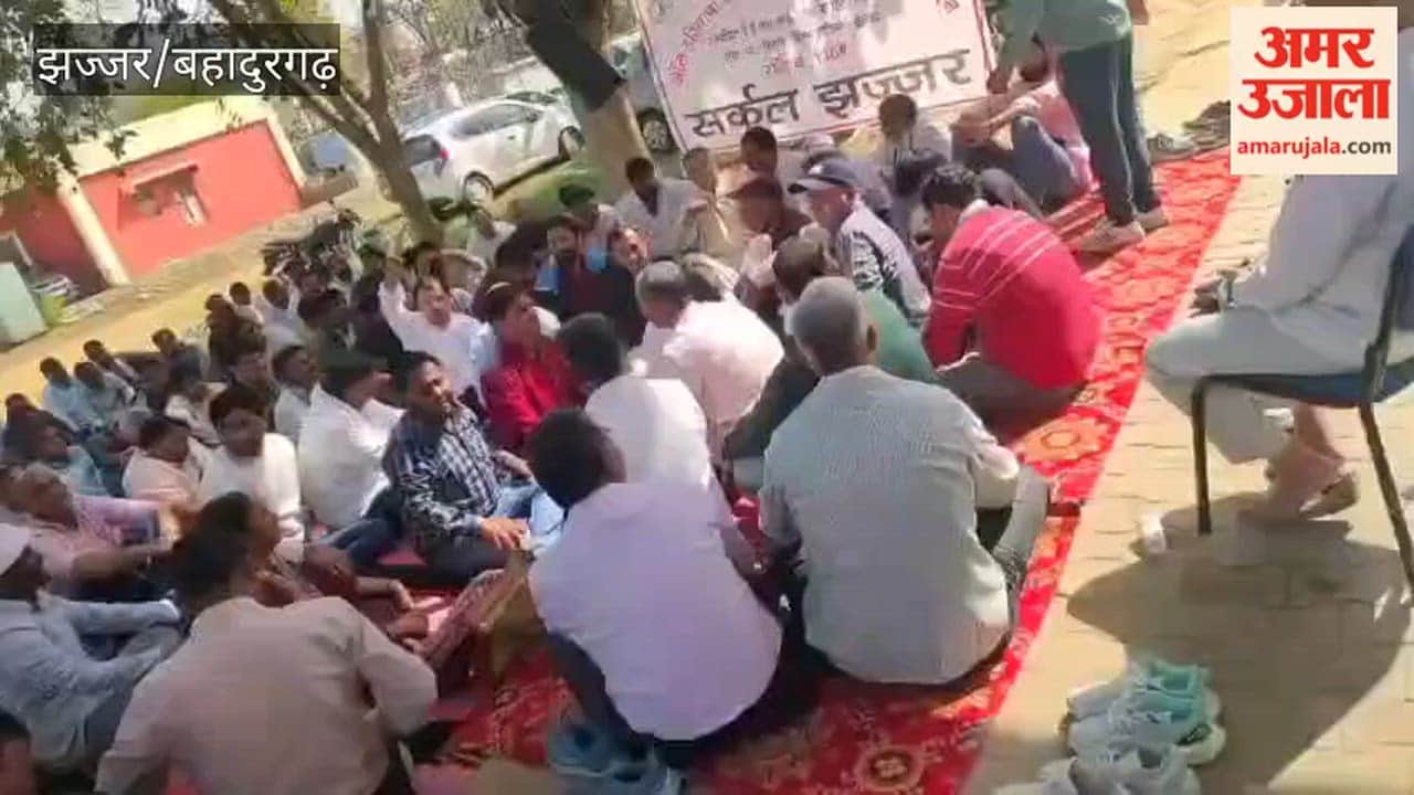 Electricity employees demonstrated in Jhajjar regarding their demands
