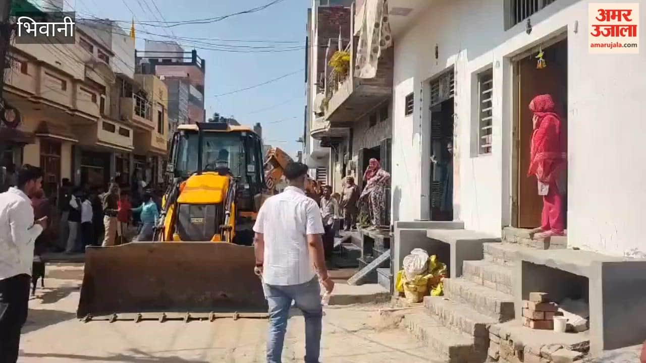 In Bhiwani, first a public announcement was made, then illegal platforms were demolished with the help of police force, now a road will be built for Rs 26 lakh.