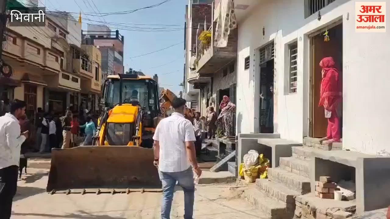 In Bhiwani, first a public announcement was made, then illegal platforms were demolished with the help of police force, now a road will be built for Rs 26 lakh.
