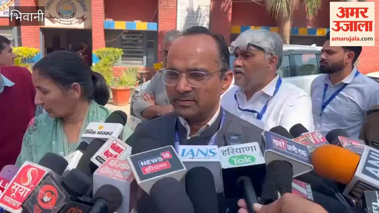 The Board Chairman conducted a surprise inspection of the English subject examination