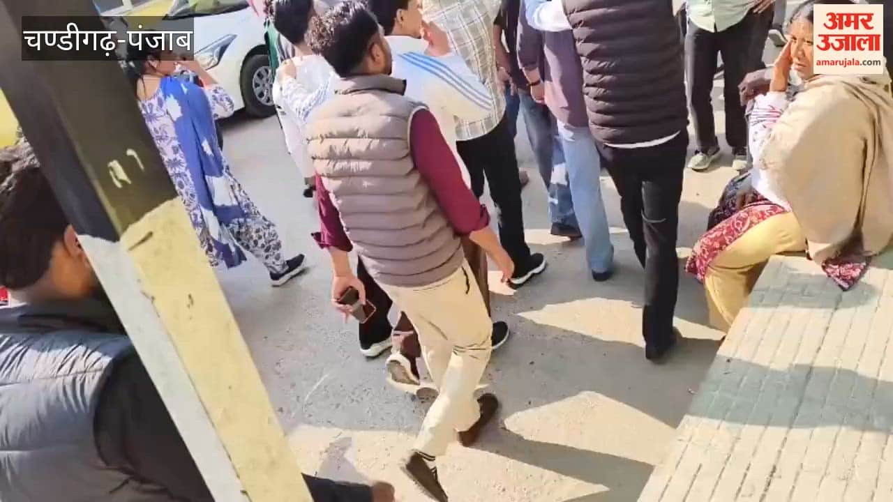 Outsourced and paramedical staff protested against SMO at Civil Hospital, Bathinda